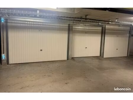 grand garage/box simple à vendre