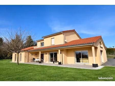 maison 7 pièces 237 m²