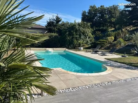 maison familiale avec piscine et jardin arboré – farnay  aux portes du pilat