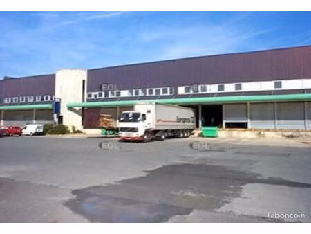 local logistique 665 m²