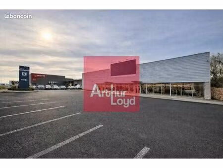 local commercial 1027 m² aubière