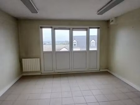 local 521 m² le mesnil-saint-denis