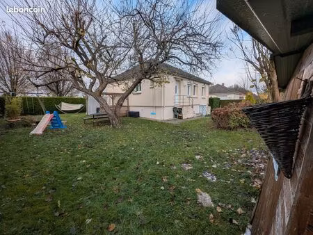 maison individuelle au centre du village