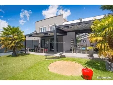 loft/atelier/surface 10 pièces 394 m²