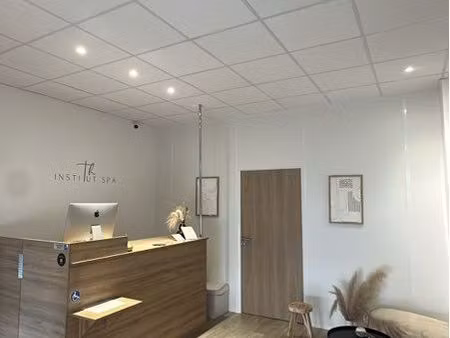 a louer poste pour espace esthétique - 100