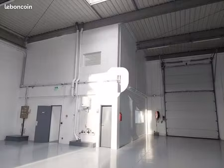 local d'activité 882 m²