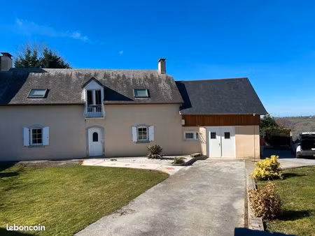 maison en pierre et bois rénovée avec grand terrain