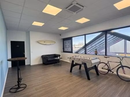 bureaux 243 m²