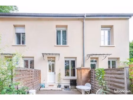 charmante maisonnette dans le parc de maisons-laffitte