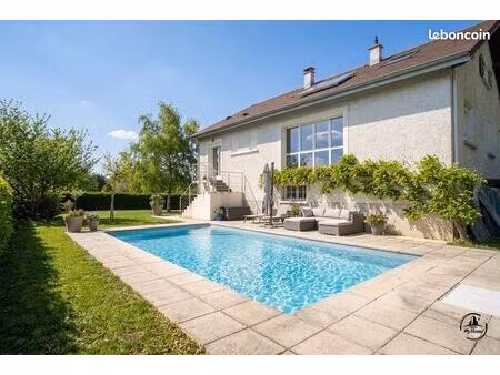 propriété 8 pièces 230 m²