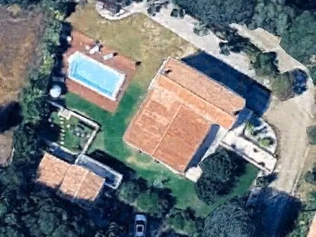 a vendre maison + dépendance sur parcelle de 2400 m2 avec piscine  jacuzzi  cuisine d'été 