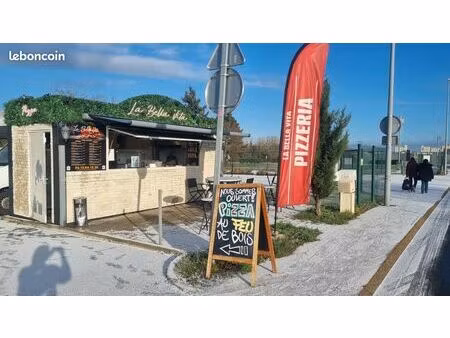 kiosque à pizza au feu de bois