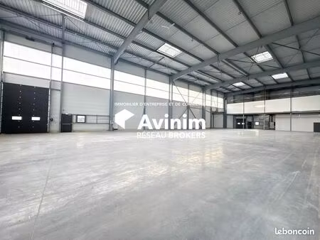 local 3428 m² torcy