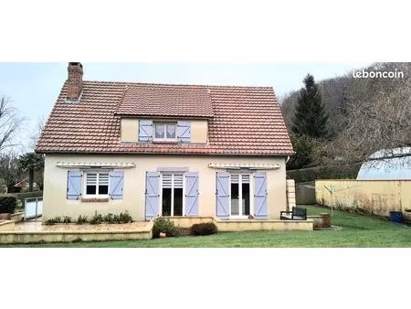 maison type t5 située en face du lac de canyel et à 8km de la mer