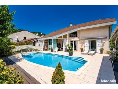 villa 6 pièces 131 m²