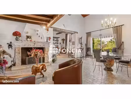 domaine d'exception de 765 m² : résidence de prestige  gîtes et salle de réception sur 2 5