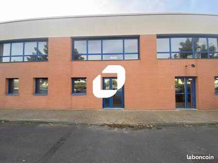 local d'activité 240 m²