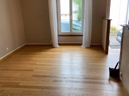 location maison de ville