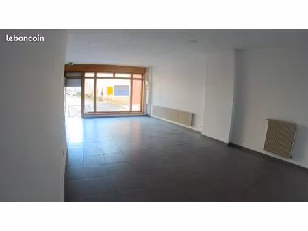 local commercial 85 m² solesmes