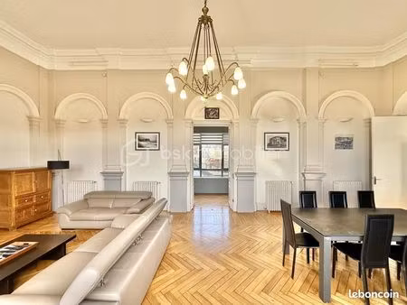 appartement 8 pièces 379 m²