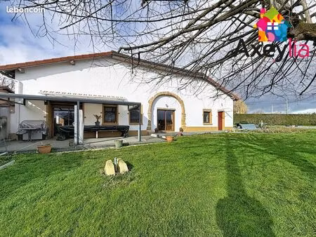 maison 8 pièces 252 m²