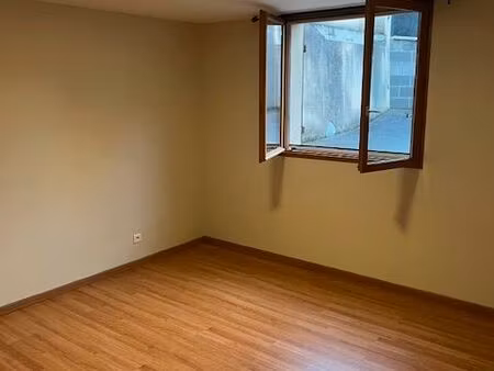 appartement 3 pièces avec cour privative