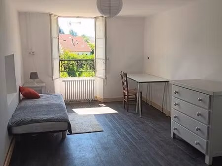 loue chambre meublée 14m2- proche campus grenoble - gières (38)