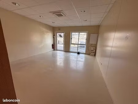 à louer – local professionnel 100 m² – zone artisanale – quartier calme