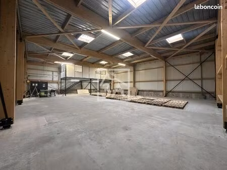 local industriel 748 m²