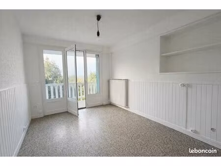 t2 32 m² – terrasse – lac et commerces à pied