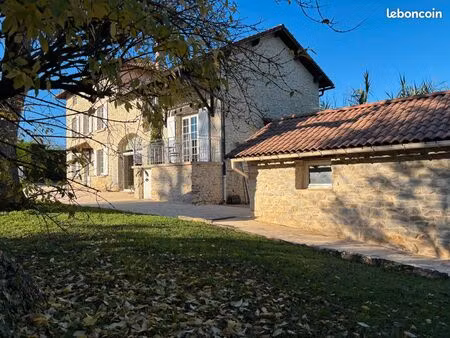 maison en pierre sur son terrain