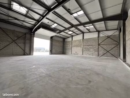 hangar 250m² + 50m² de bureaux donnant sur la route nationale à annequin