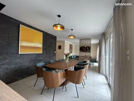 a vendre villa 6 pièces avec piscine et jardin