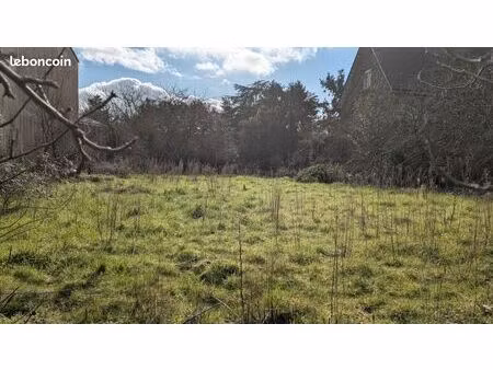 terrain constructible 621m² au centre bourg