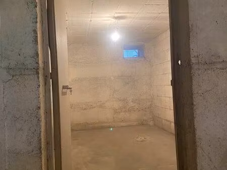 cave 10m2 avec électricité