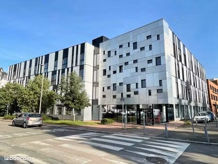bureau 1 808 m²