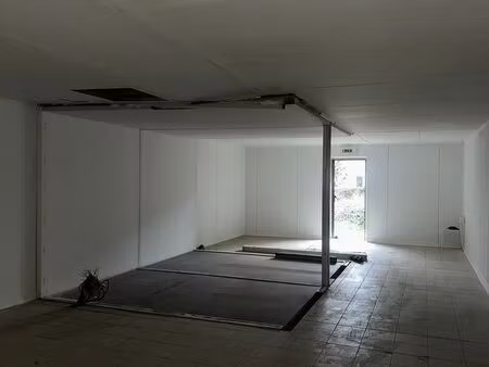 local commercial harfleur 100m2