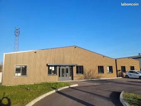 local d'activité 710 m²