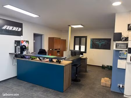 local professionnel 210 m² + appartement 90 m² + parking - rare