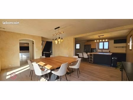 maison 8 pièces 210 m²