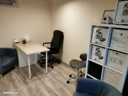 bureau dans cabinet paramédical