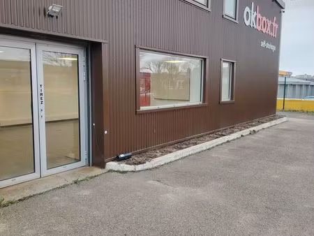 local avec façade commerciale et entrée indépendante- idéal professions libérales- cabinet