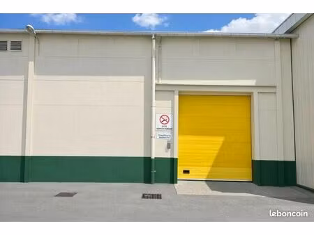 local industriel 1 500 m²