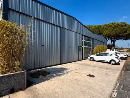 local d'activité / dépôt / bureaux