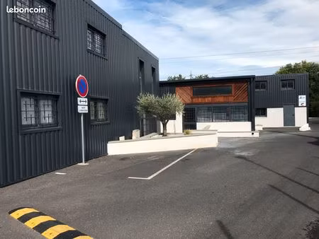 entrepôt / dépôt / bureaux