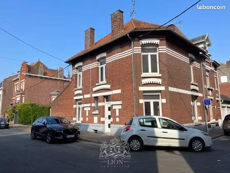 immeuble 10 pièces 136 m²