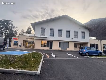 local commercial 200m2