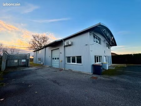 local de 508 m² de surface utile + stationnements