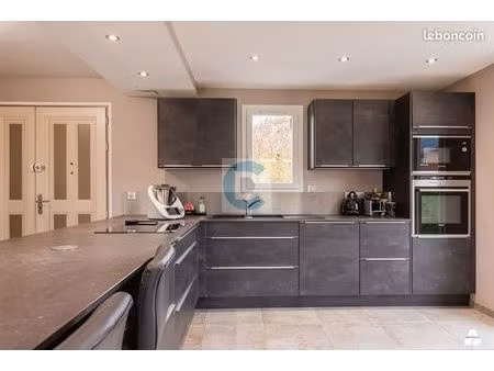 maison 8 pièces 144 m²