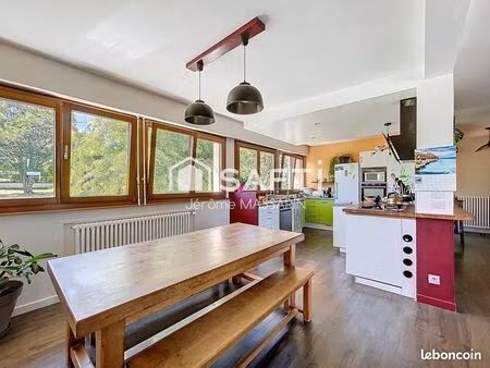 maison 8 pièces 205 m²